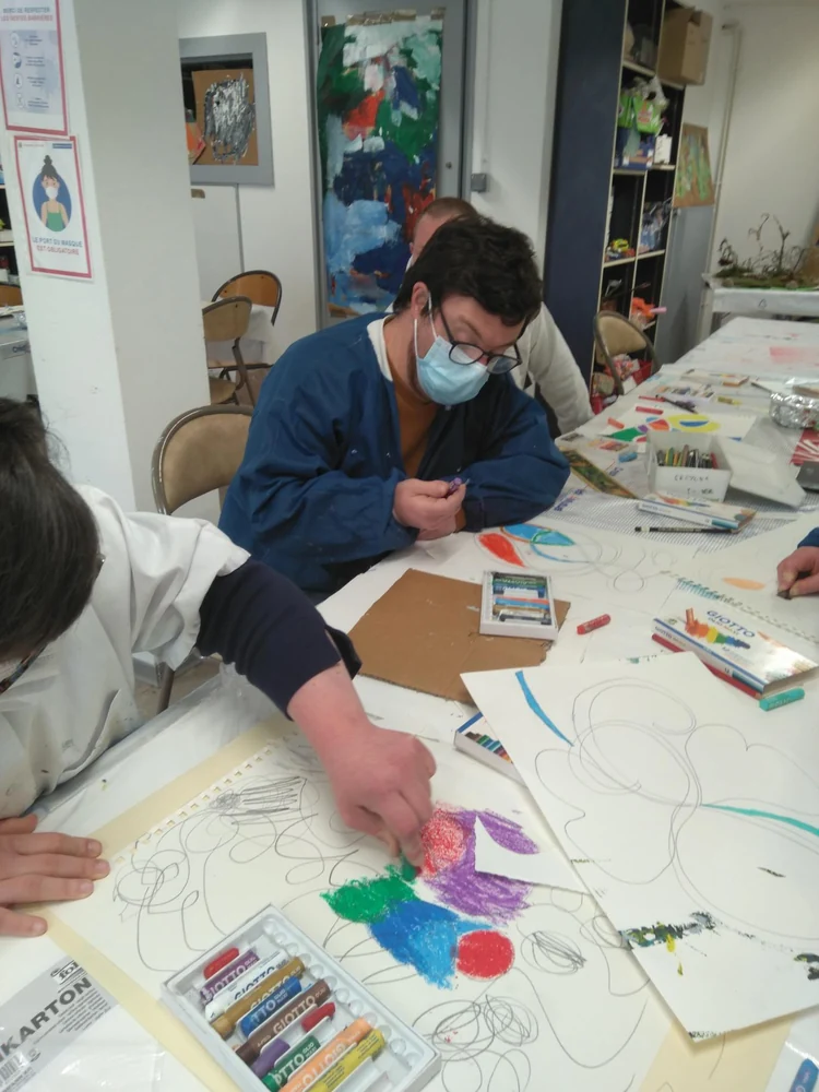 Un atelier créatif de l’association, photographie d’archive